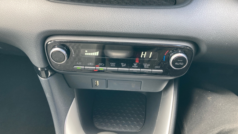 Toyota Yaris 1.5 Hybrid Design 5dr CVT Hybrid Hatchback